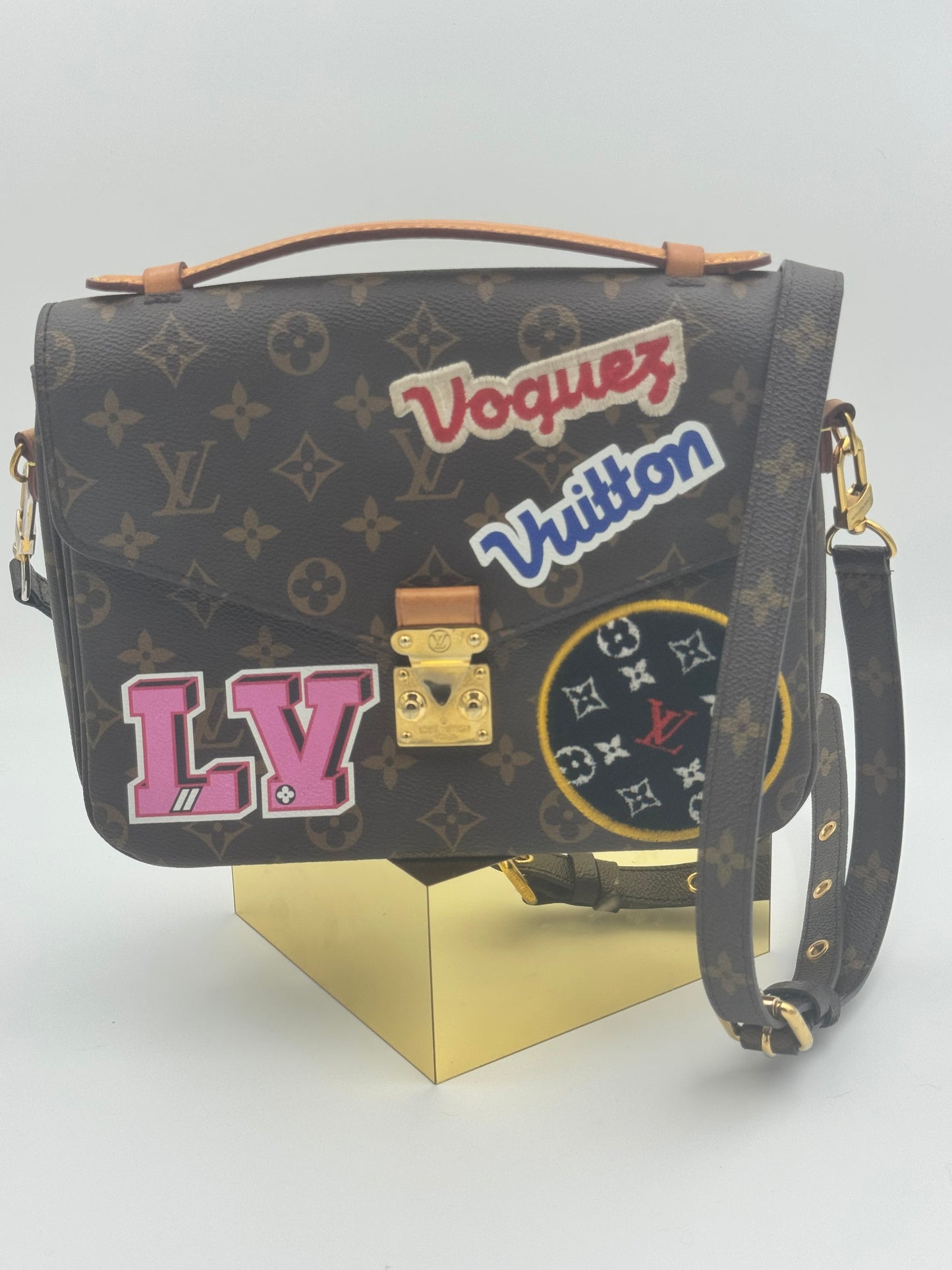 Louis Vuitton Pochette Métis | Monogram | Limited Edition Voguez Vuitton Patches | COA