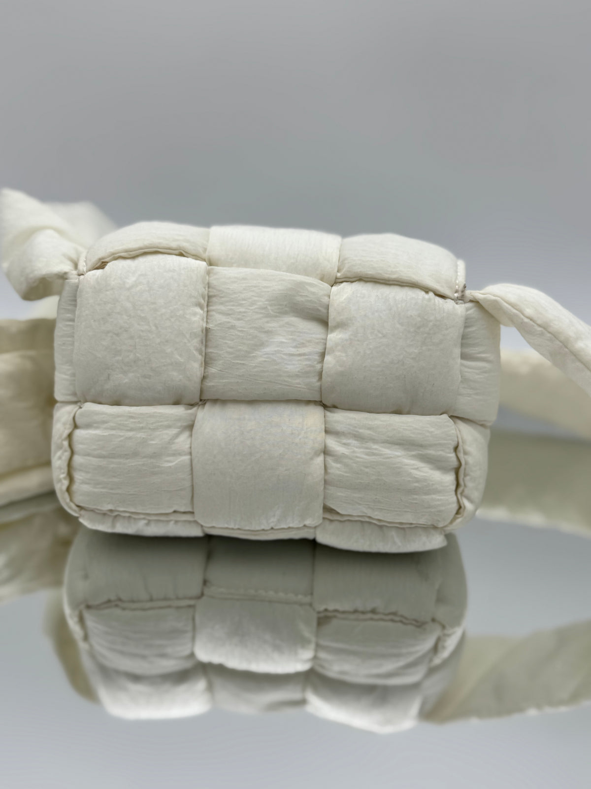 Bottega Veneta Candy Padded Tech Cassette – White Intrecciato