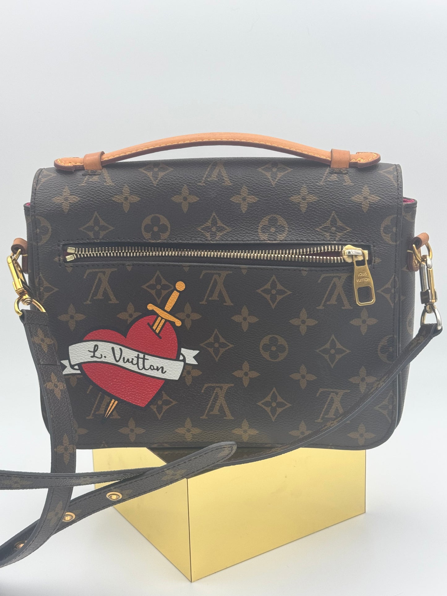 Louis Vuitton Pochette Métis | Monogram | Limited Edition Voguez Vuitton Patches | COA