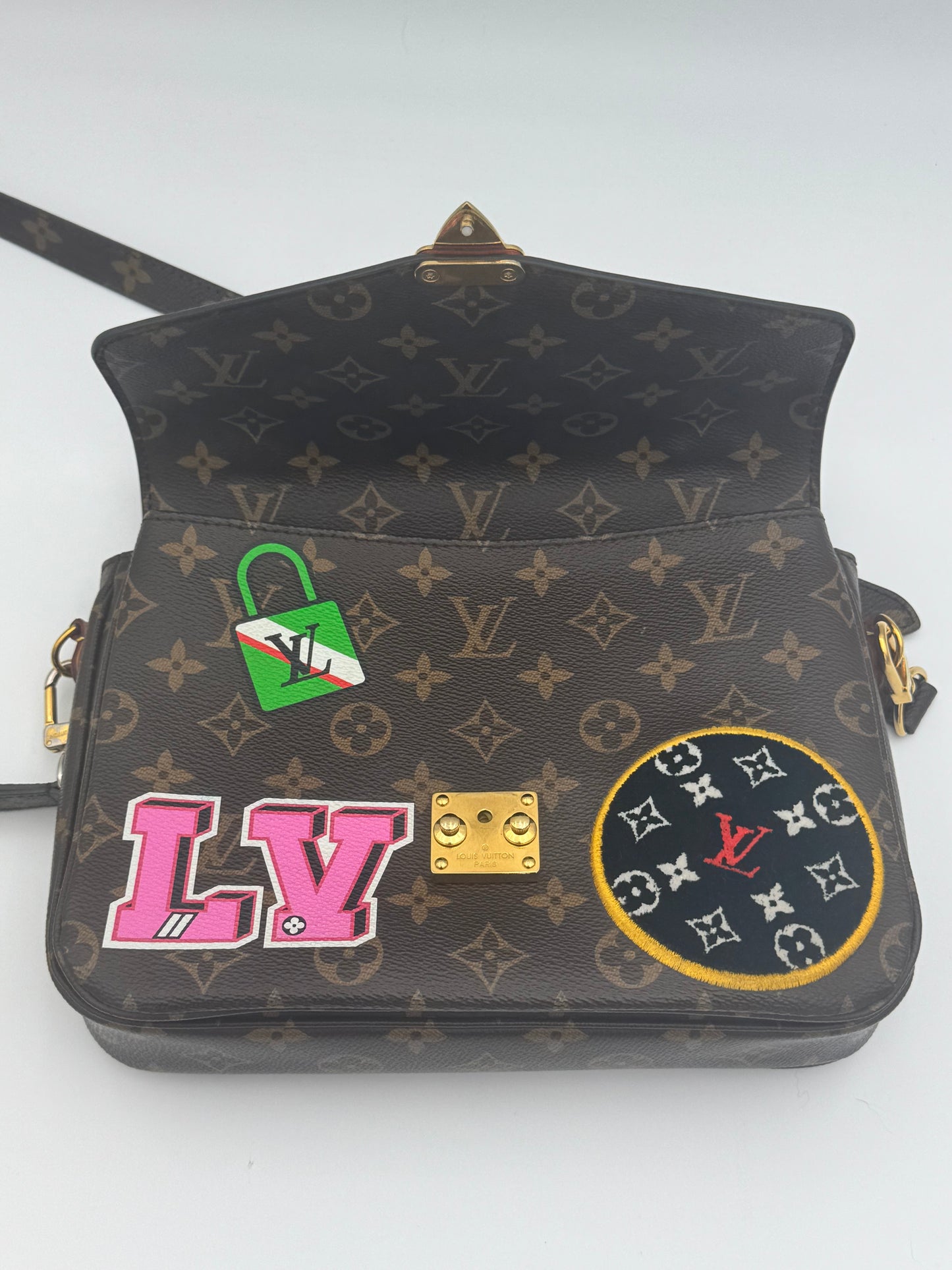 Louis Vuitton Pochette Métis | Monogram | Limited Edition Voguez Vuitton Patches | COA