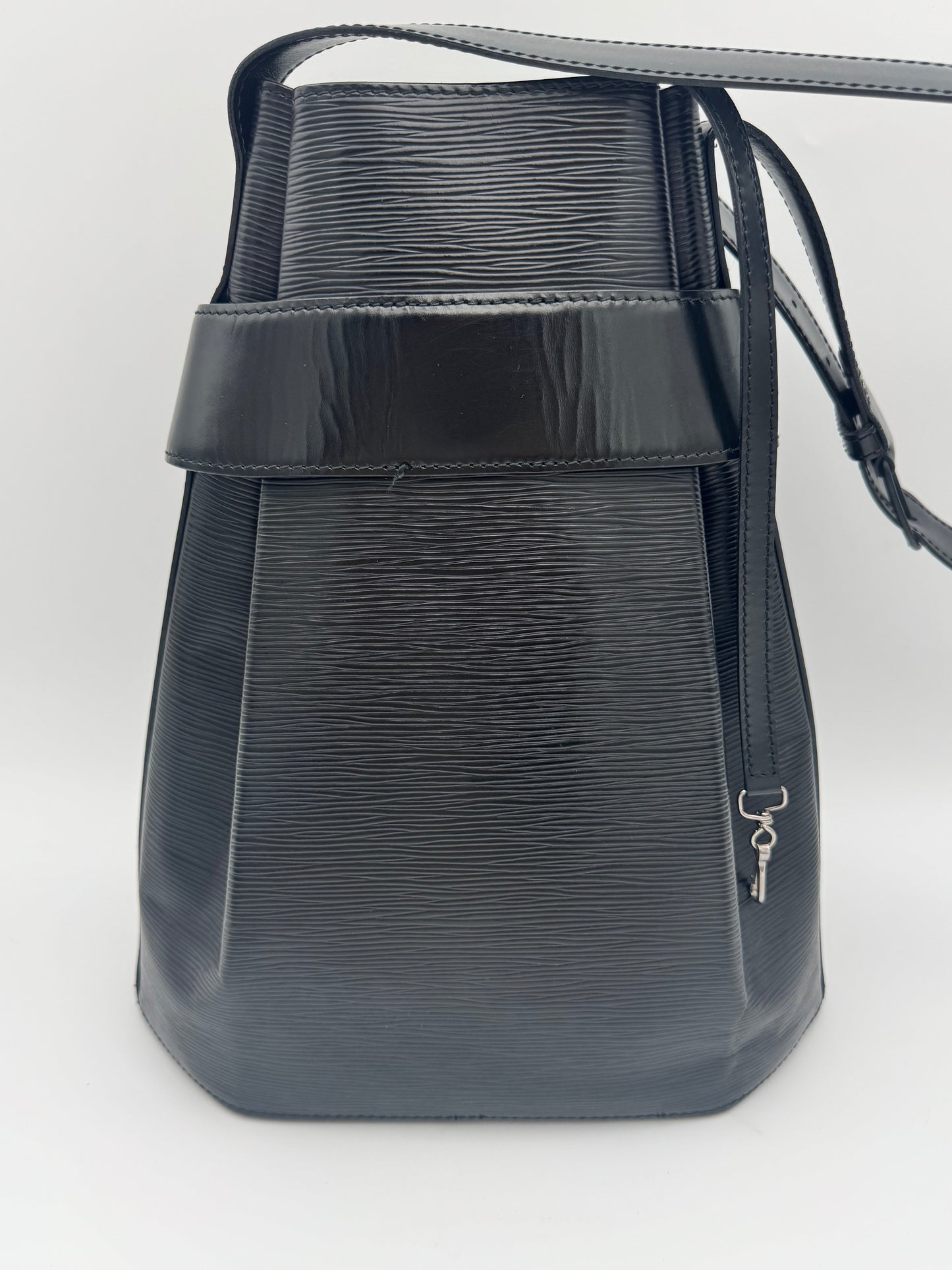 Louis Vuitton Black Epi Leather Sac d'Épaule PM Bucket Bag