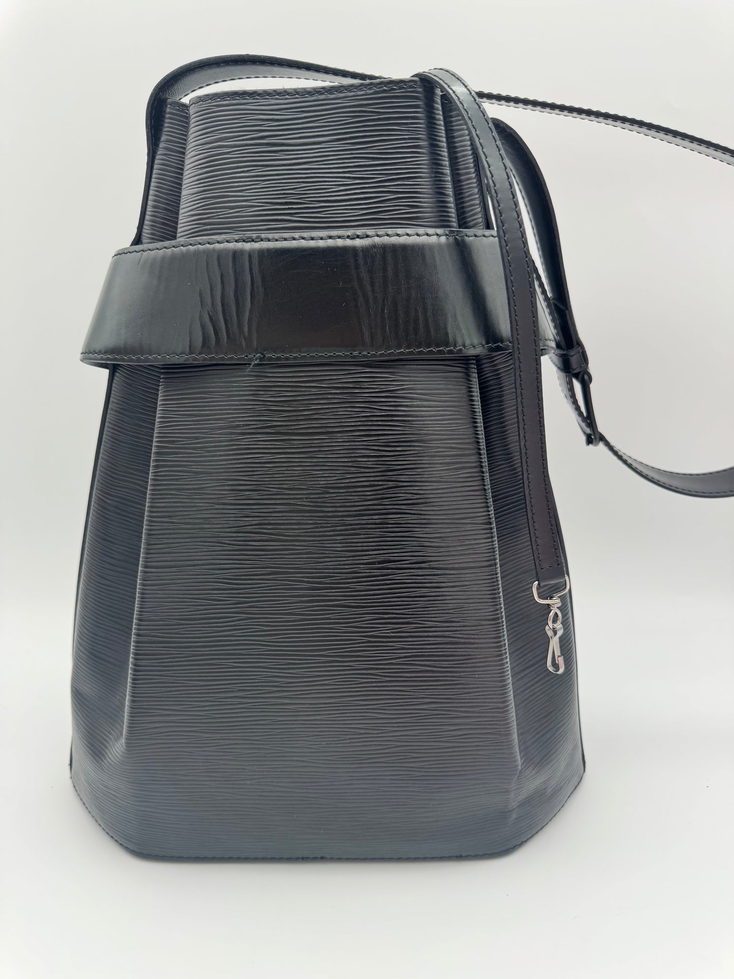 Louis Vuitton Black Epi Leather Sac d'Épaule PM Bucket Bag