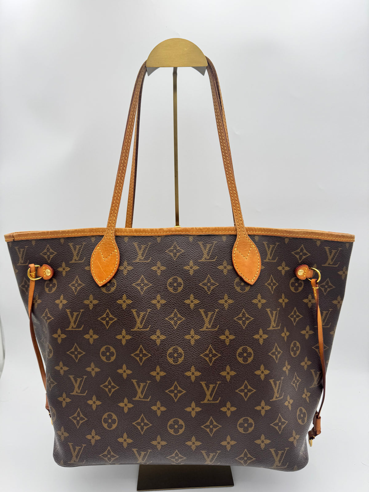 Louis Vuitton Neverfull MM Tote | Monogram Canvas | Vachetta Leather Trim | Gold Hardware