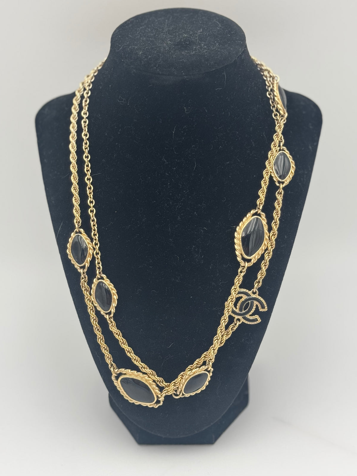 Chanel Black Resin Oval Cabochon Long Rope Chain Necklace – Excellent Condition