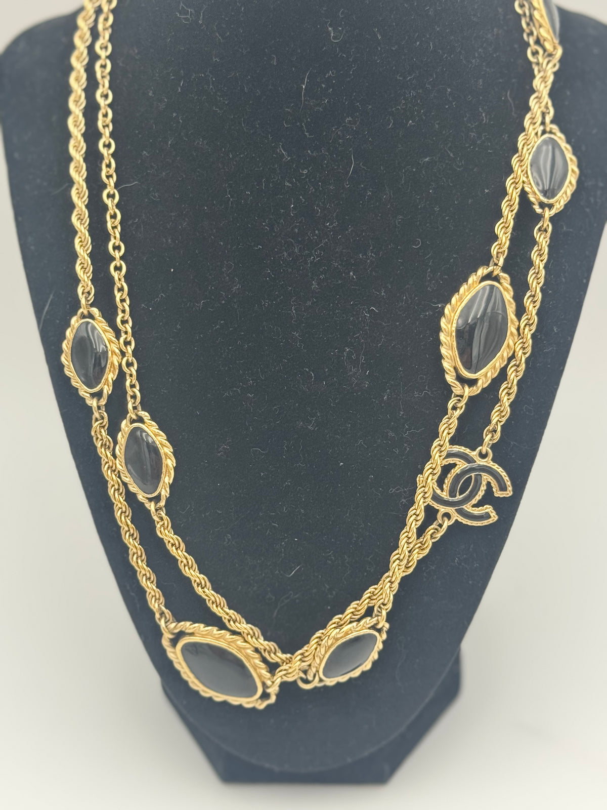 Chanel Black Resin Oval Cabochon Long Rope Chain Necklace – Excellent Condition
